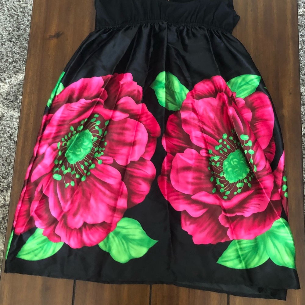 Dress - Picture 2 of 6